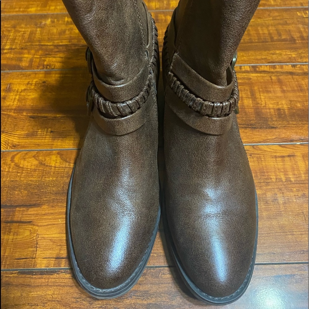 Baretrap ankle bootie boots